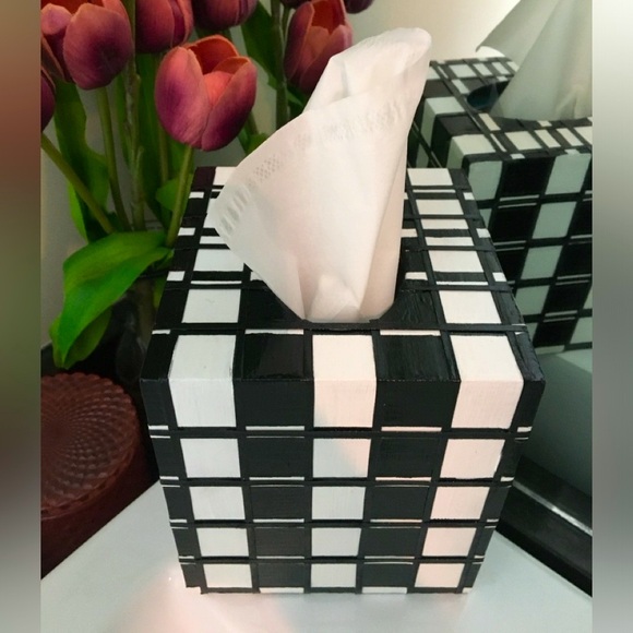 HANDMADE CHECKERBOARD THEMED TISSUE BOX - Picture 3 of 8